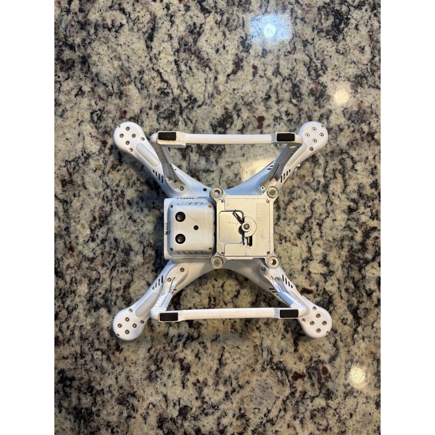 DJI Phantom 3 4K Camera Drone - White W325 Bundle DRONE FOR PARTS - See Photos