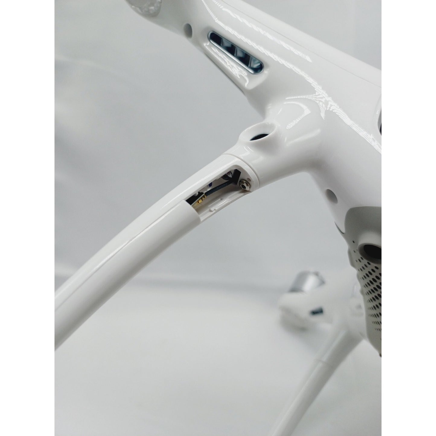 DJI Phantom 4 Pro 4K Camera Drone - White WM331A Bundle DRONE + CAMERA ONLY