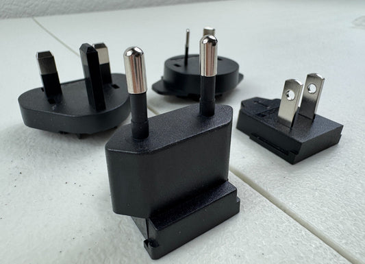 4x International Power Travel Adapters – Worldwide Plug Converters – Used