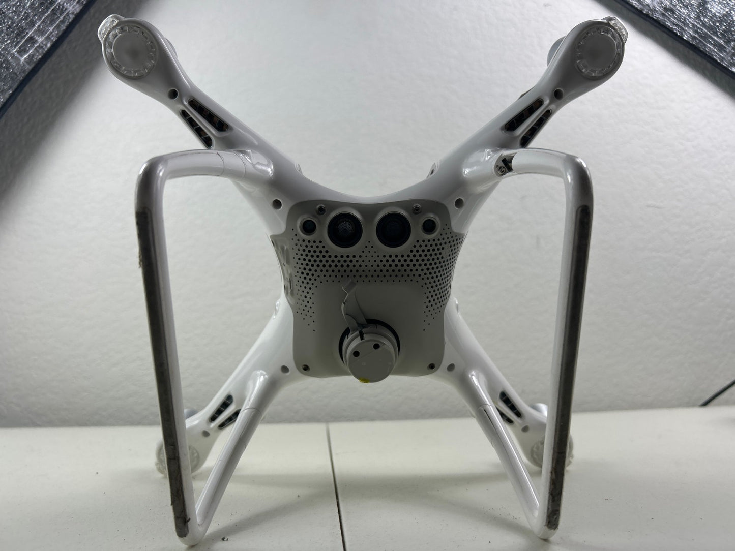 DJI Phantom 4 Pro WM331A 4K Drone – Broken Leg, Missing Camera Unit – For Parts