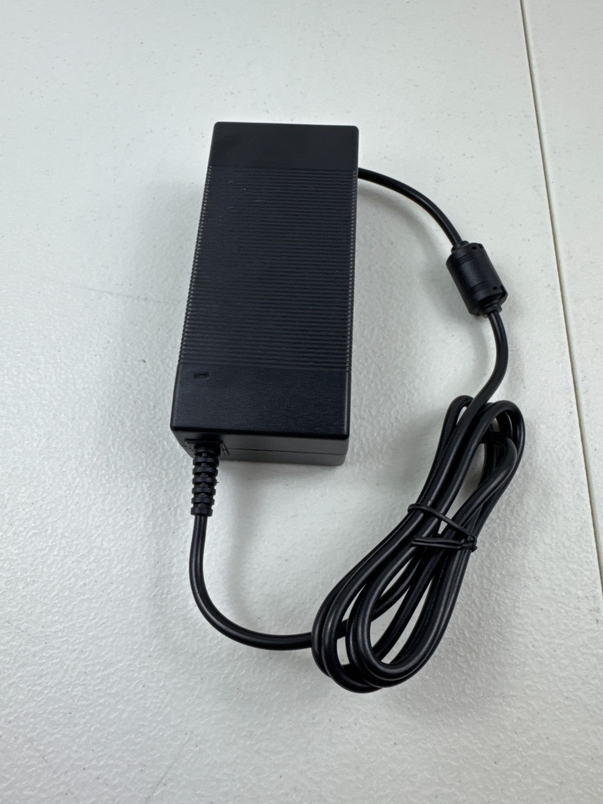 WT1205000I 12V 5A 60W AC Power Adapter Charger with 5.5mm x 2.1mm Barrel Plug