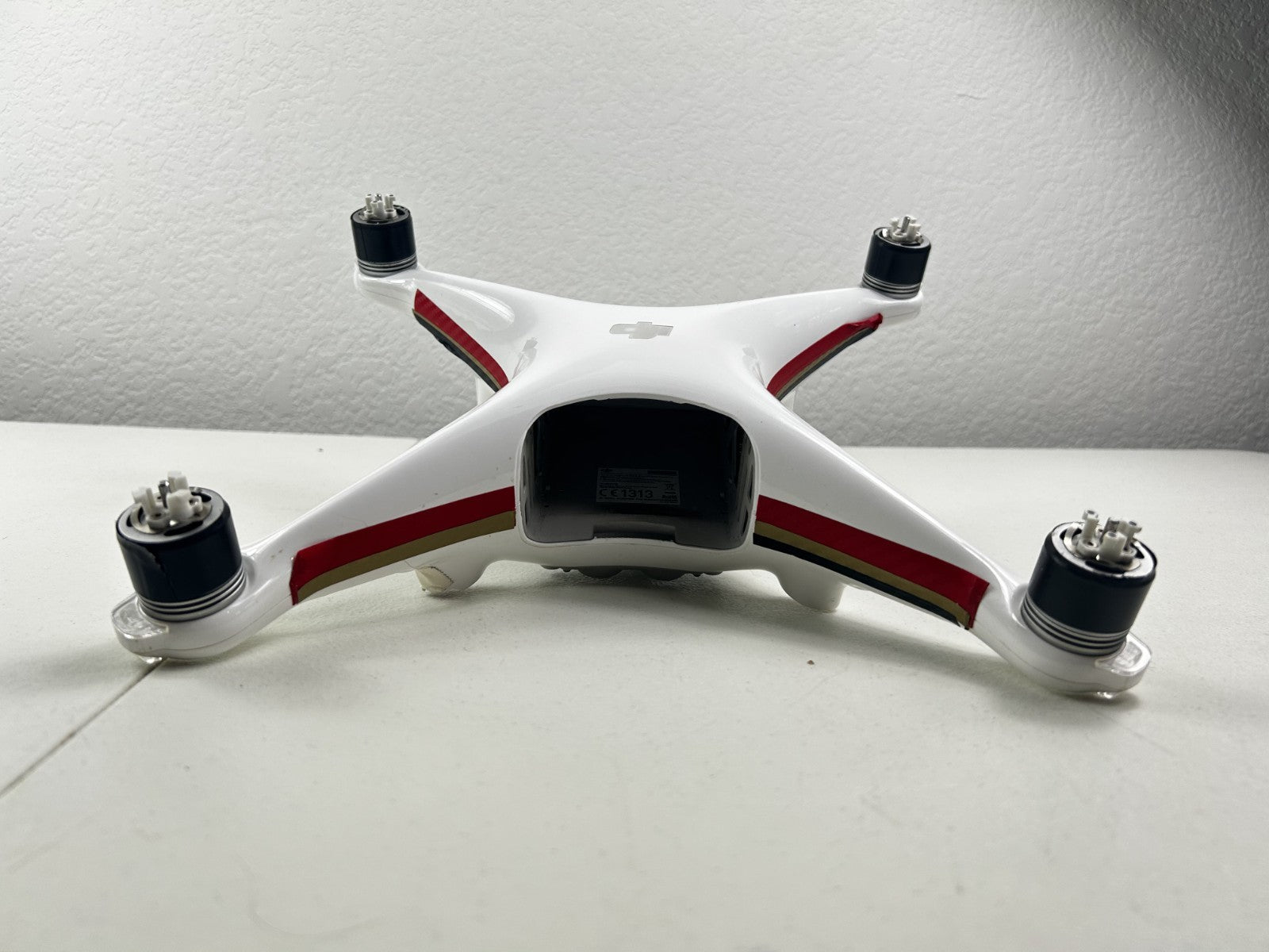 DJI Phantom 4 4K Drone WM330A – No Camera – Legs Detached – For Parts/Repair