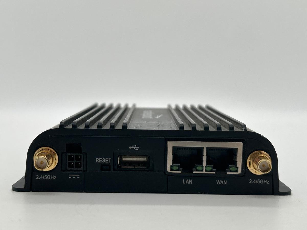 Cradlepoint IBR900-1200M-B LTE Router Bundle w/ AC Adapter & Antennas