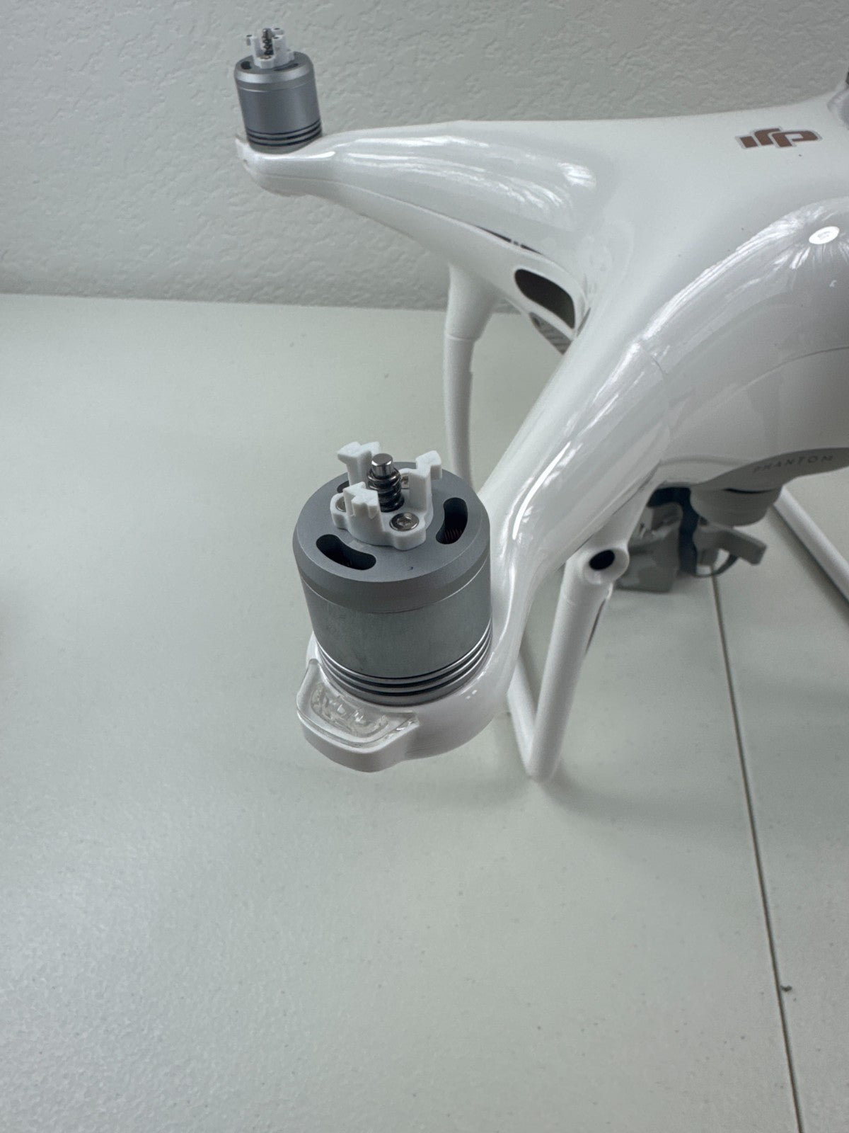 DJI Phantom 4 Pro V2.0 WM331S Drone Body w/ Camera – Crashed – White