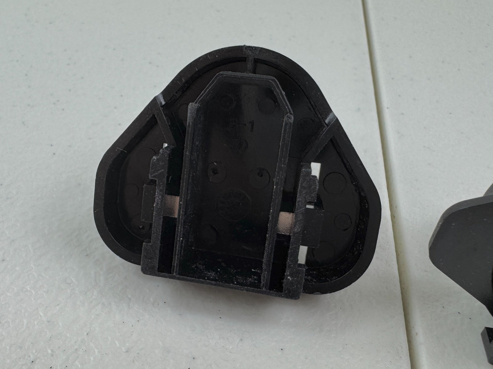 4x International Power Travel Adapters – Worldwide Plug Converters – Used