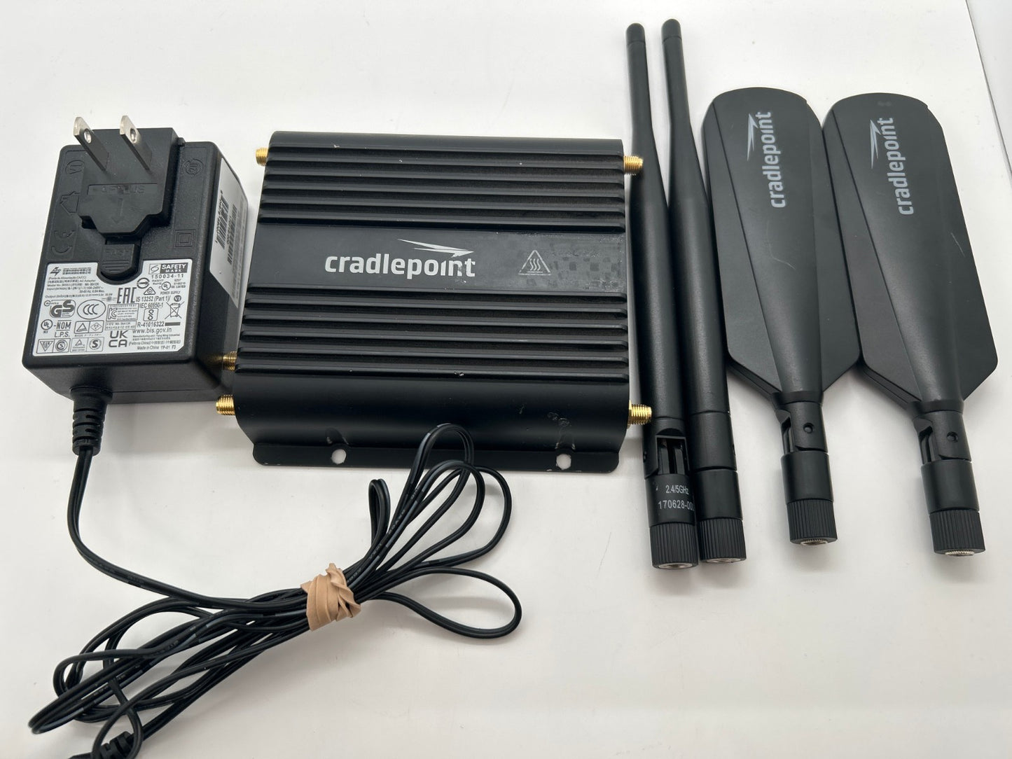 Cradlepoint IBR900-1200M-B LTE Router Bundle w/ AC Adapter & Antennas