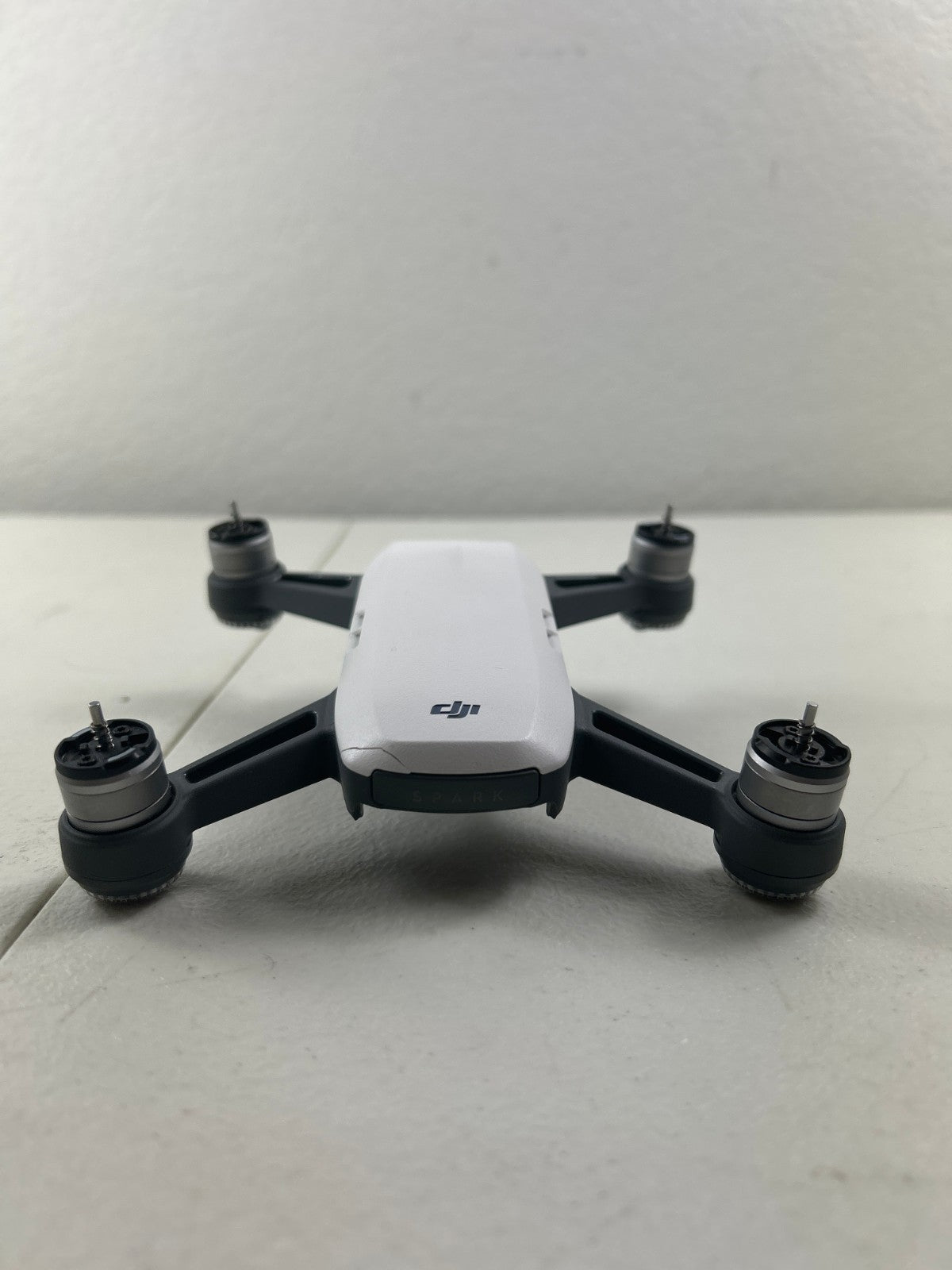 DJI Spark Replacement Drone White – Gimbal Defective, Cover Crack