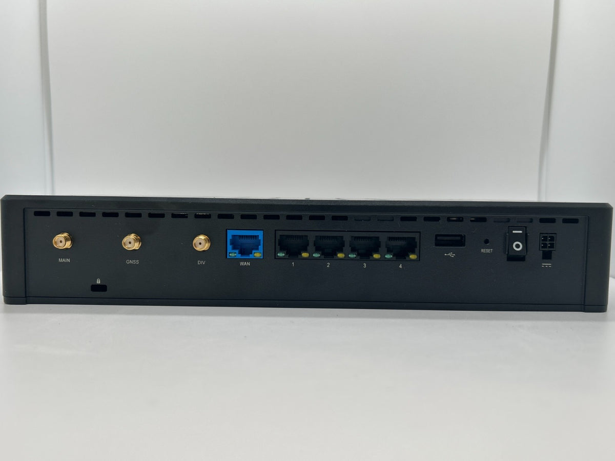 Cradlepoint E100-C4D 4G LTE Cellular Router Dual Band WiFi 1GbE Ethernet