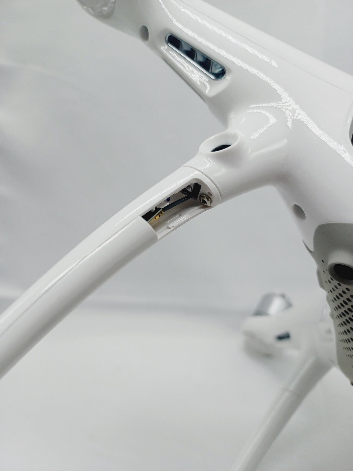 DJI Phantom 4 Pro 4K Camera Drone - White WM331A Bundle DRONE + CAMERA ONLY