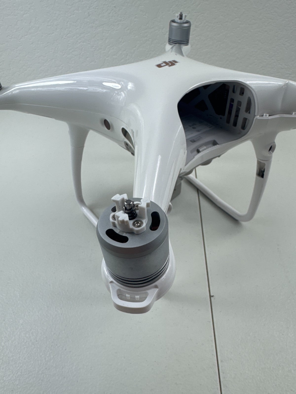 DJI Phantom 4 Pro V2.0 WM331S Drone Body w/ Camera – Crashed – White