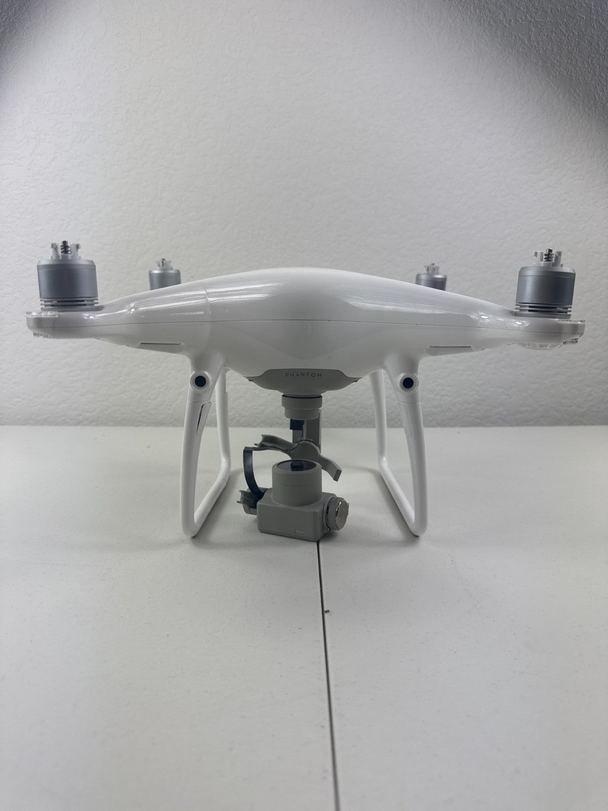 DJI Phantom 4 Pro V2.0 WM331S Drone Body w/ Camera – Crashed – White