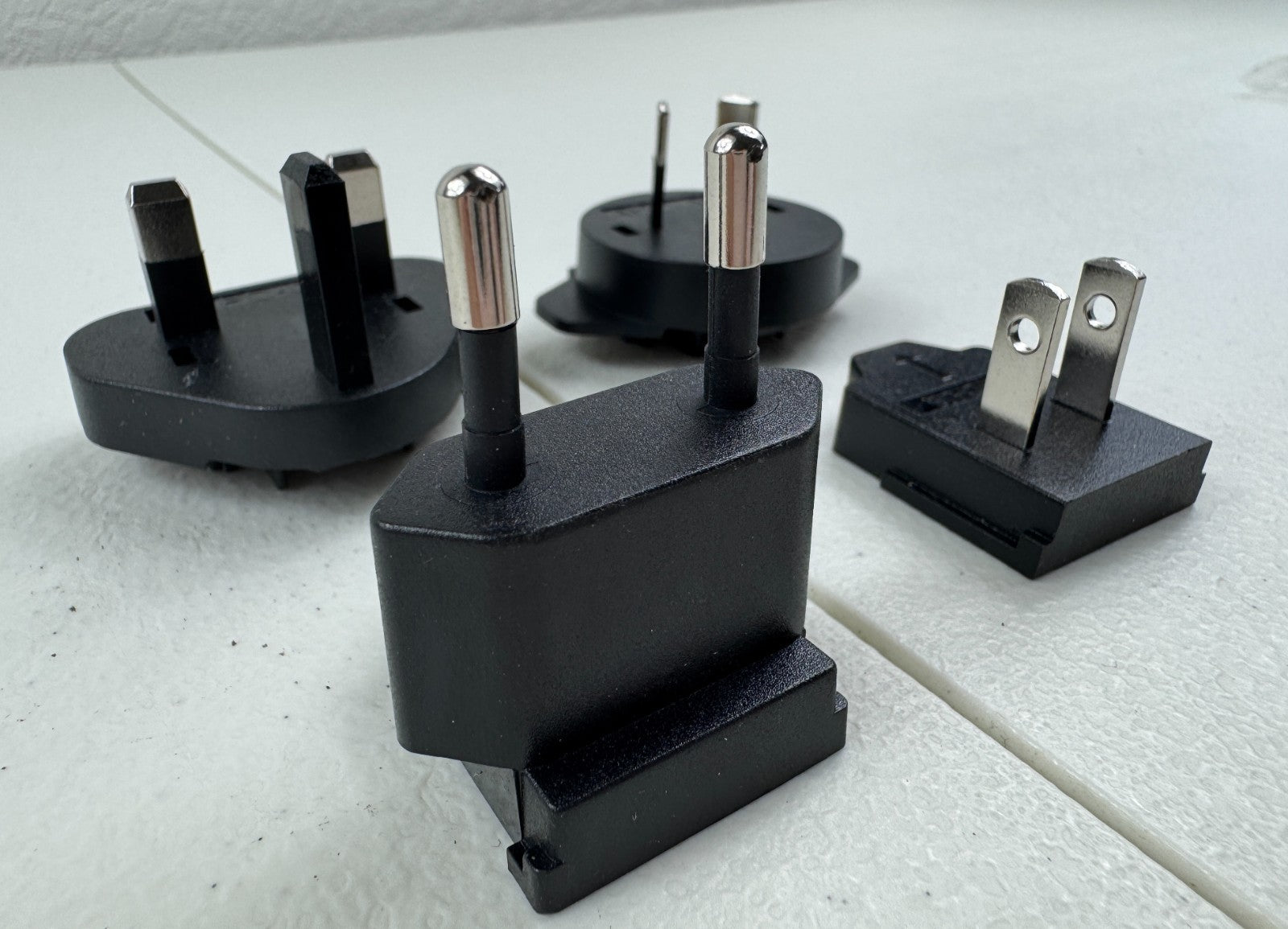 4x International Power Travel Adapters – Worldwide Plug Converters – Used