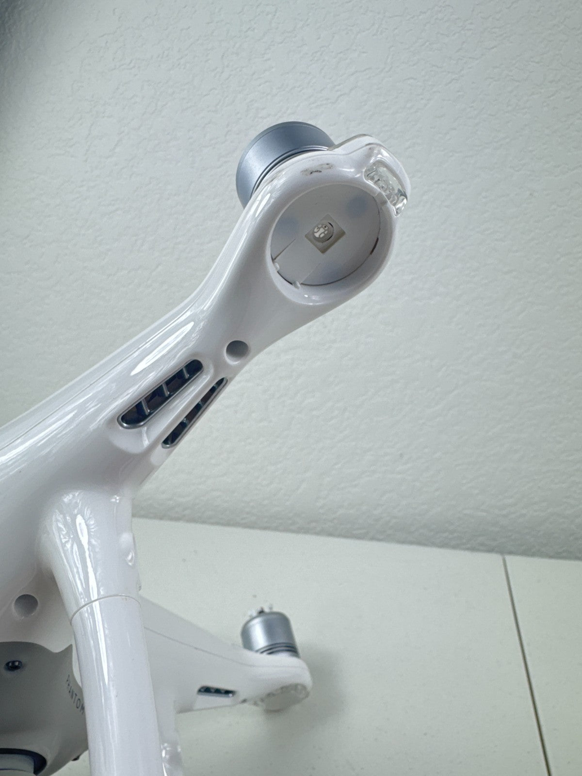 DJI Phantom 4 Pro V2.0 WM331S Drone Body w/ Camera – Crashed – White