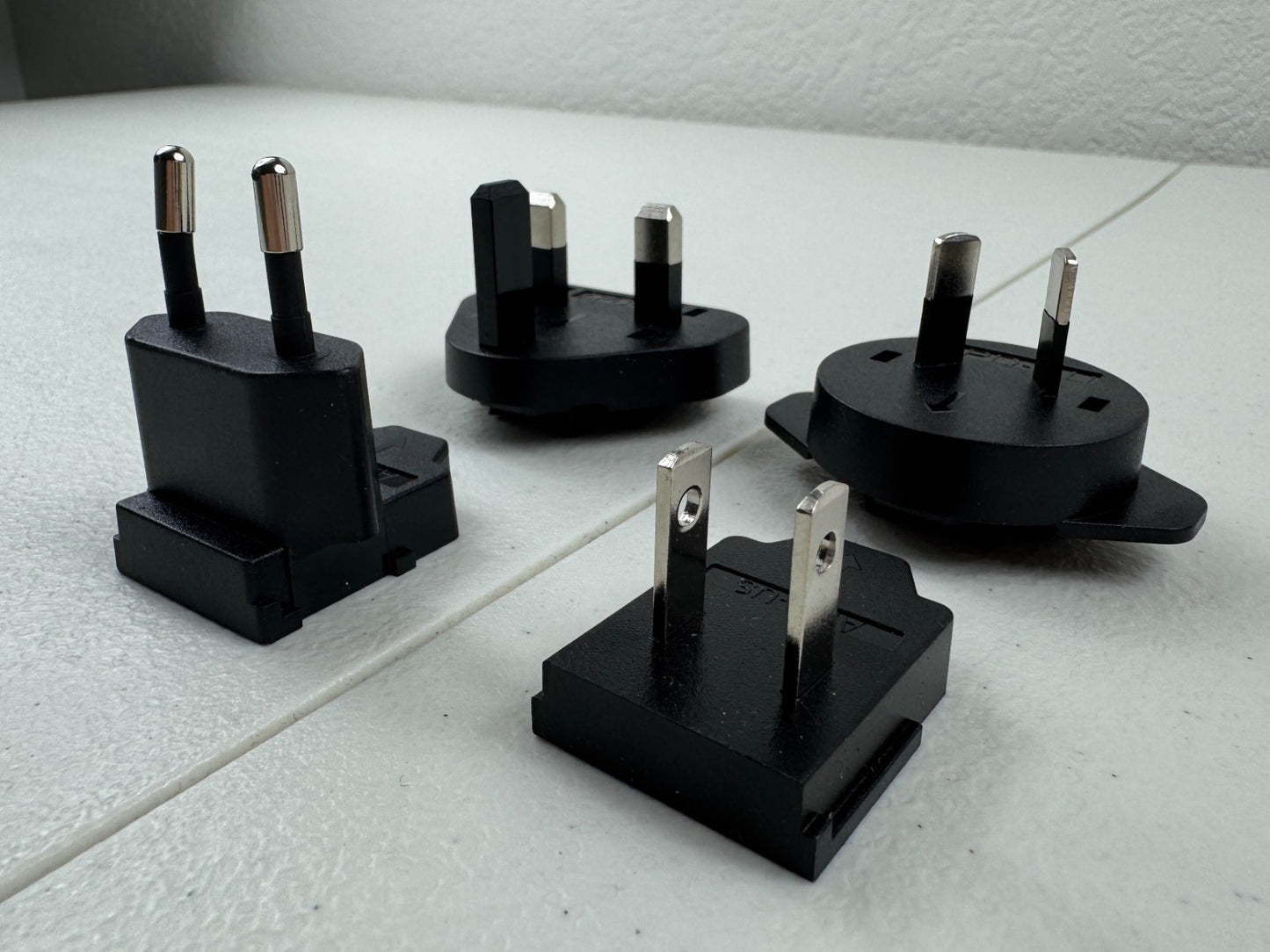 4x International Power Travel Adapters – Worldwide Plug Converters – Used