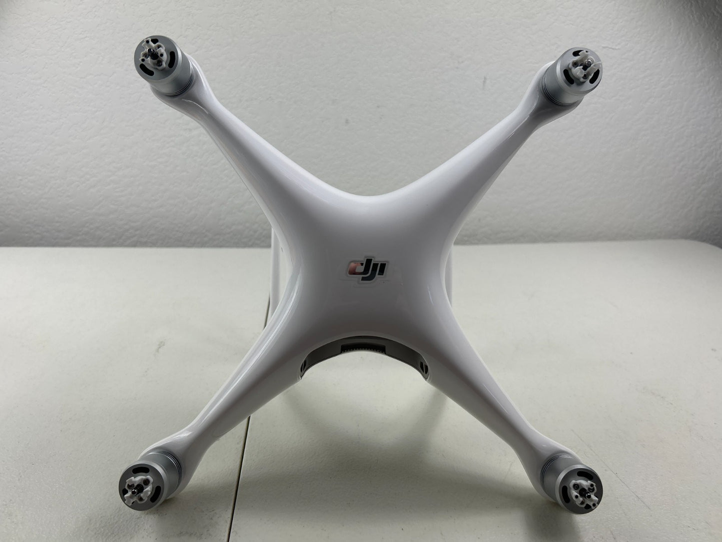 DJI Phantom 4 Pro WM331A 4K White Drone – Broken Leg & Missing Camera – For Part
