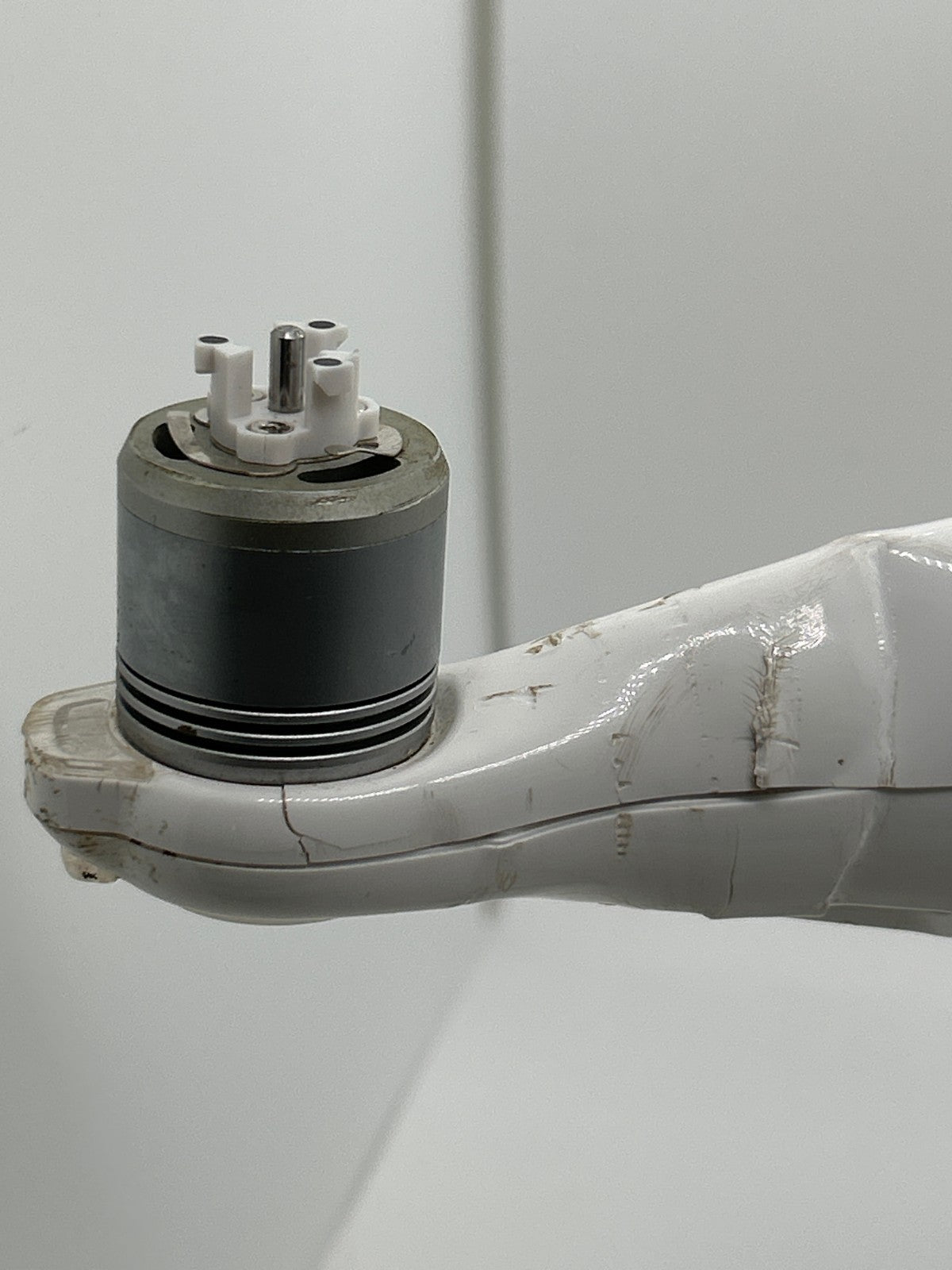 DJI Phantom 4 4K Drone WM330A – Right Arm Damaged – Missing Camera