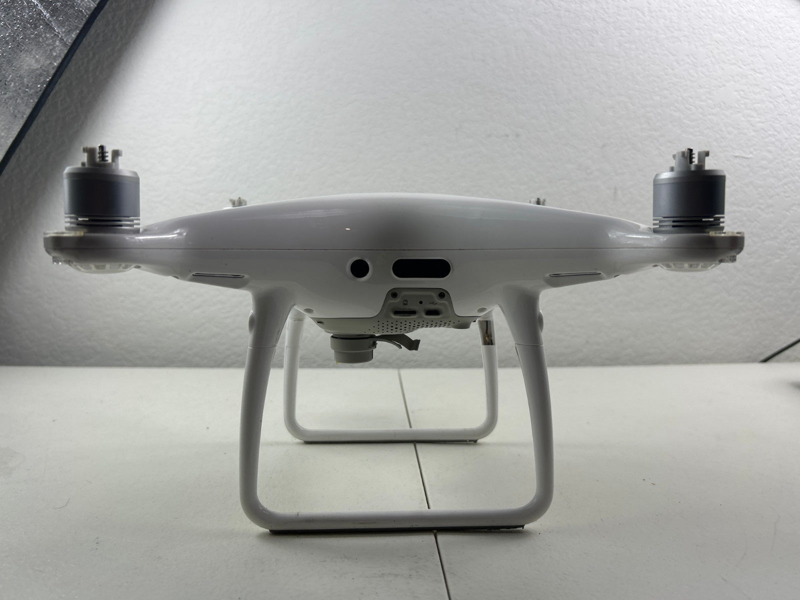 DJI Phantom 4 Pro WM331A 4K Drone – Broken Leg, Missing Camera Unit – For Parts