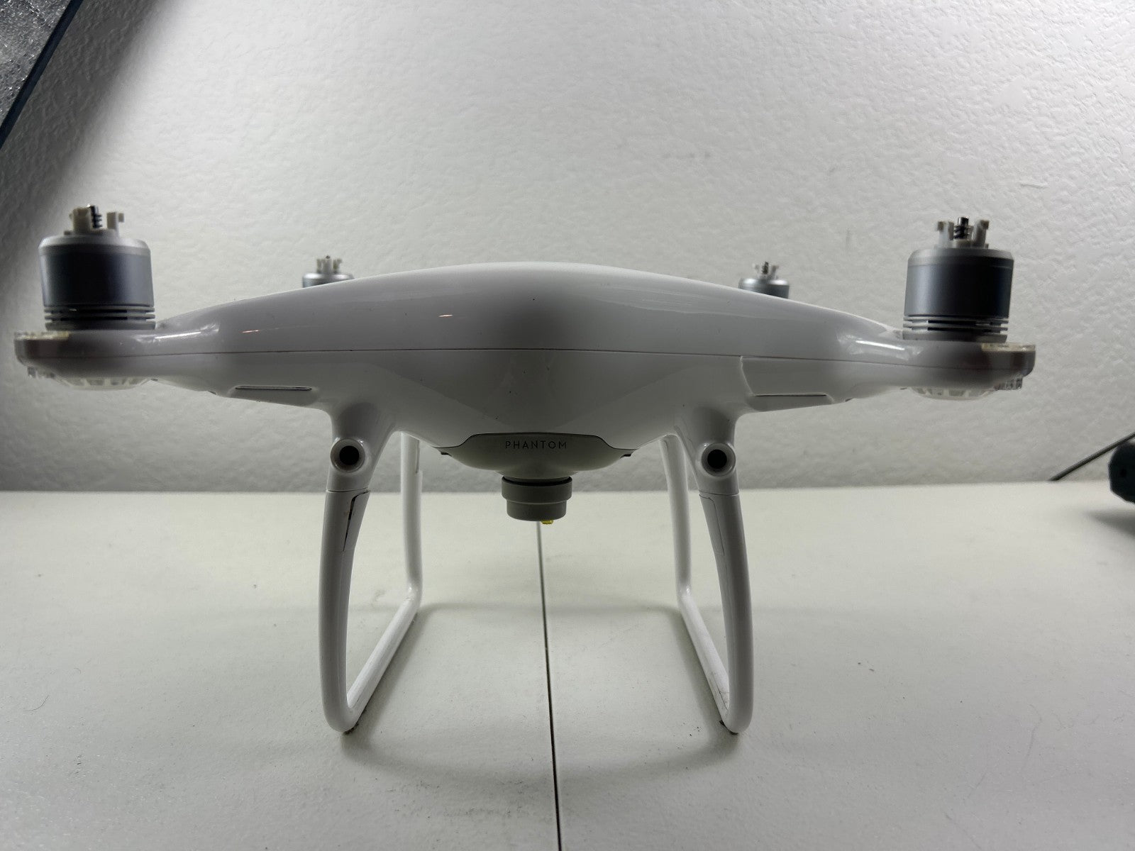 DJI Phantom 4 Pro WM331A 4K Drone – Broken Leg, Missing Camera Unit – For Parts