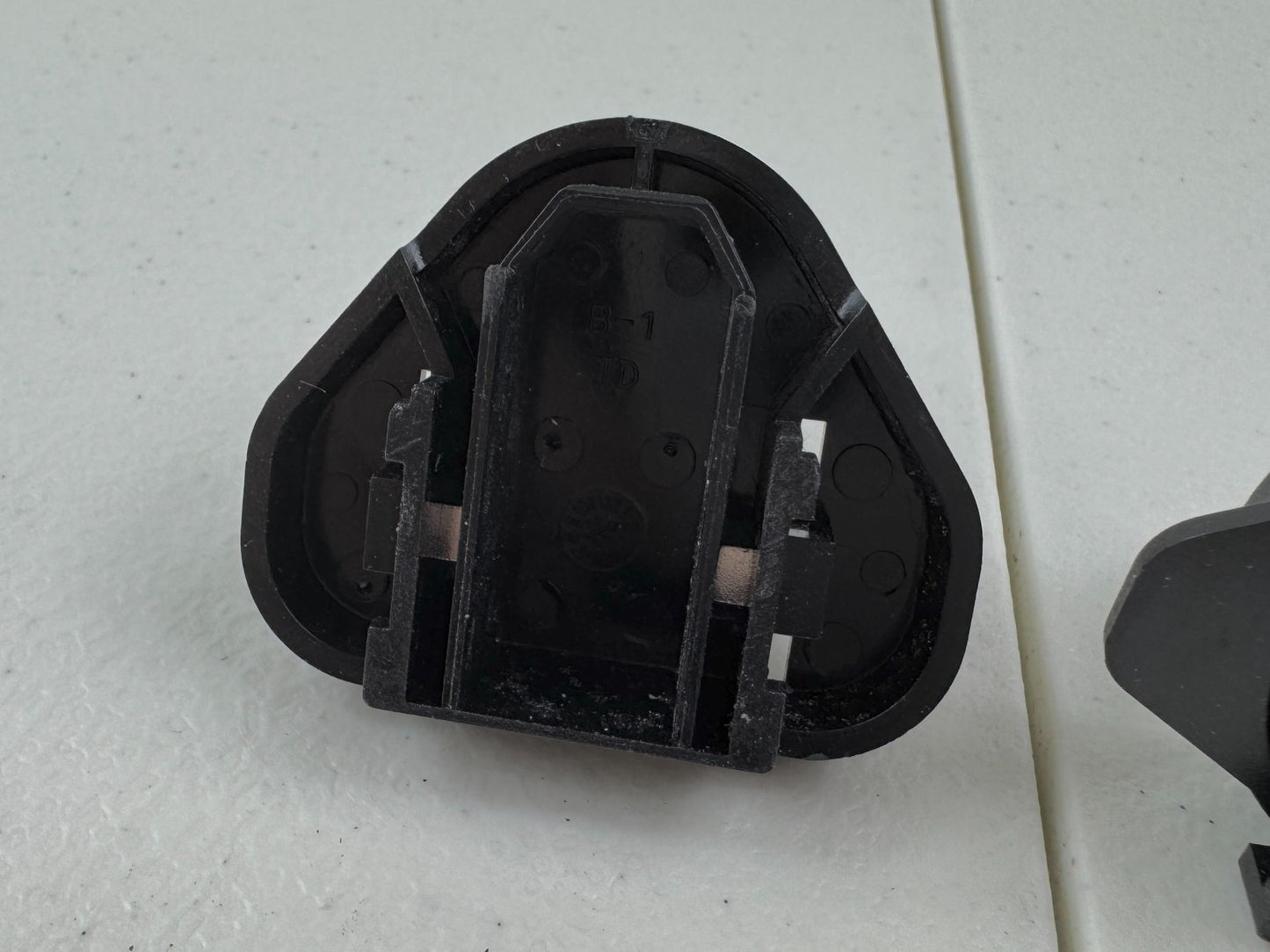 4x International Power Travel Adapters – Worldwide Plug Converters – Used