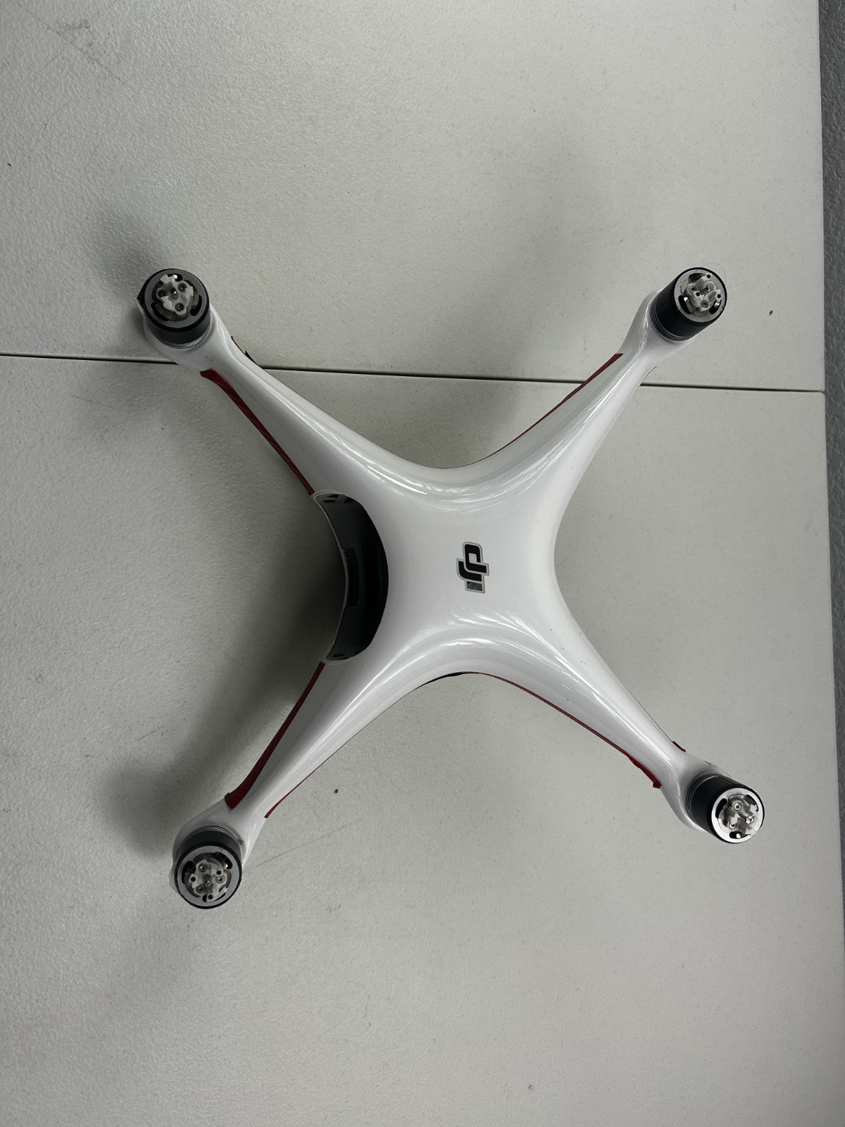 DJI Phantom 4 4K Drone WM330A – No Camera – Legs Detached – For Parts/Repair