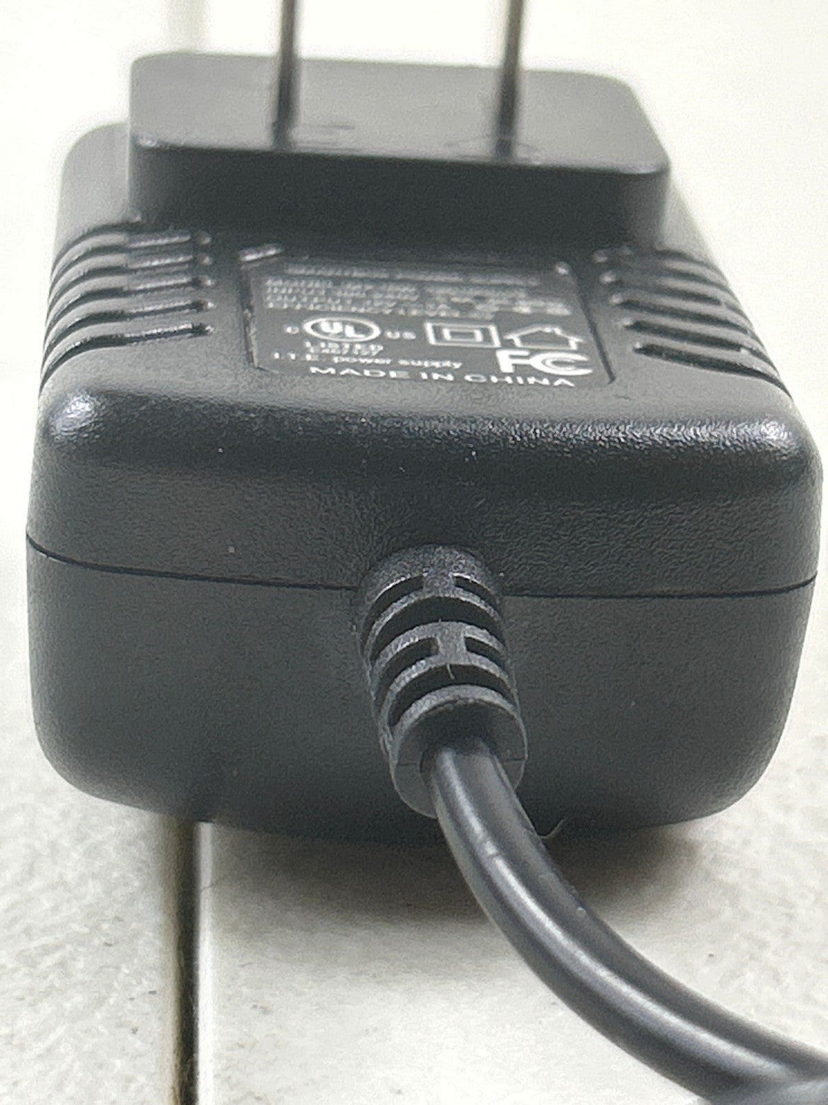 MX15W-1201000UX 12V 1A AC Adapter Power Supply Charger