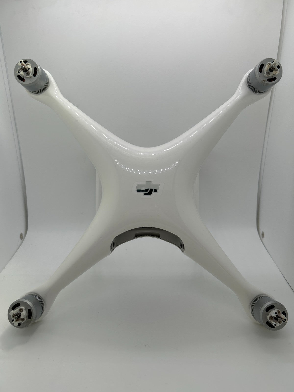 DJI Phantom 4 Pro WM331A 4K Drone Body Only – Cracked Rear Right Leg – No Camera