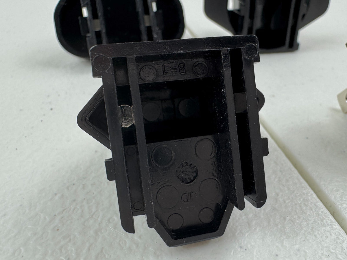 4x International Power Travel Adapters – Worldwide Plug Converters – Used