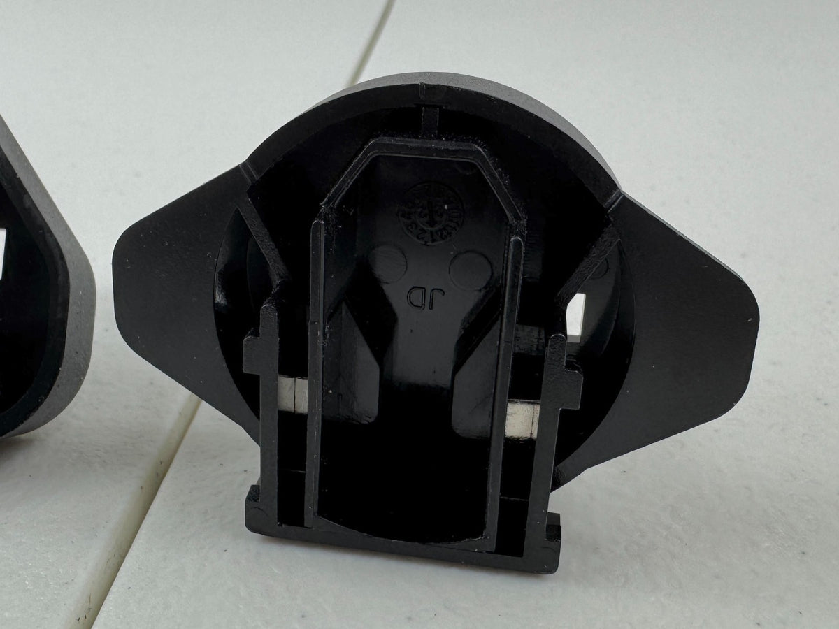 4x International Power Travel Adapters – Worldwide Plug Converters – Used